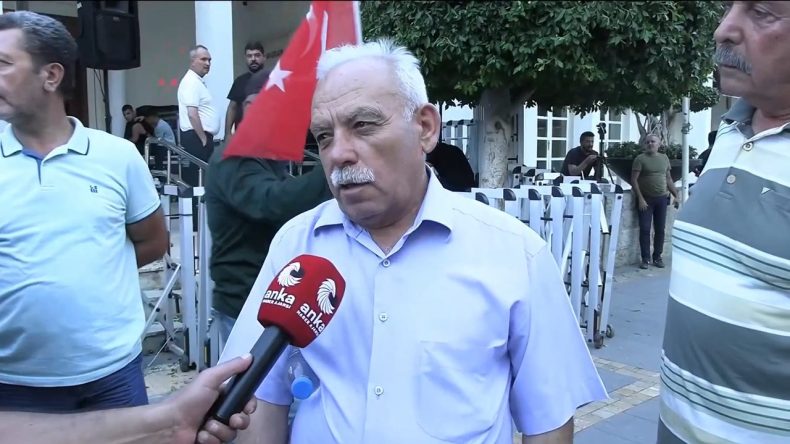 Adanalı Vatandaşlardan Zeydan Karalar'ın Gözaltına Alınmasına Tepki