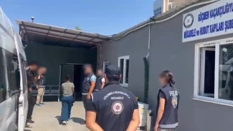 Afrikalı Göçmenleri Kaçıran Kamerunlu Organizatör Denizli'de Tutuklandı