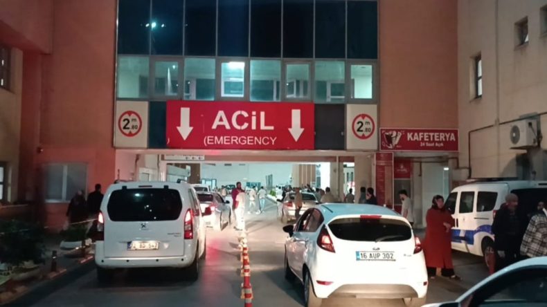 Annesine Bıçakla Saldıran Kardeşi Hayatını Kaybetti