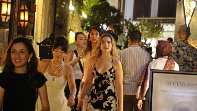 Antalya'da İlginç Bir Durum: Gün İçinde 82, Gece 10 Bin Nüfus