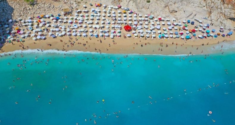Antalya'da Ziyaretçi Rekoru: Bir Günde 100 Bin Turist Geldi