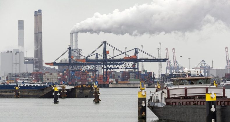 Avrupa'nın En Büyük Limanı Savaşa Hazırlanıyor