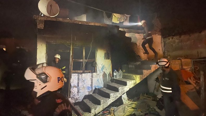 Babasının Evinin Alevlerle Savaşta Komşu Evi de Zarar Gördü