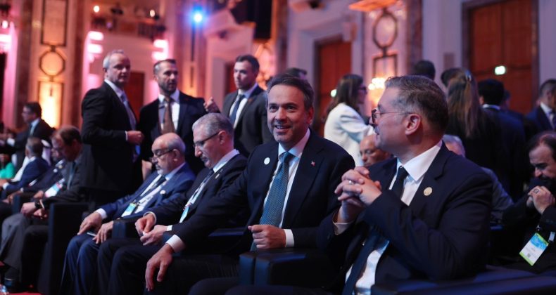 Bayraktar: Şebekeyi Bağladık, Suriye'ye Gaz Tedarik Edeceğiz