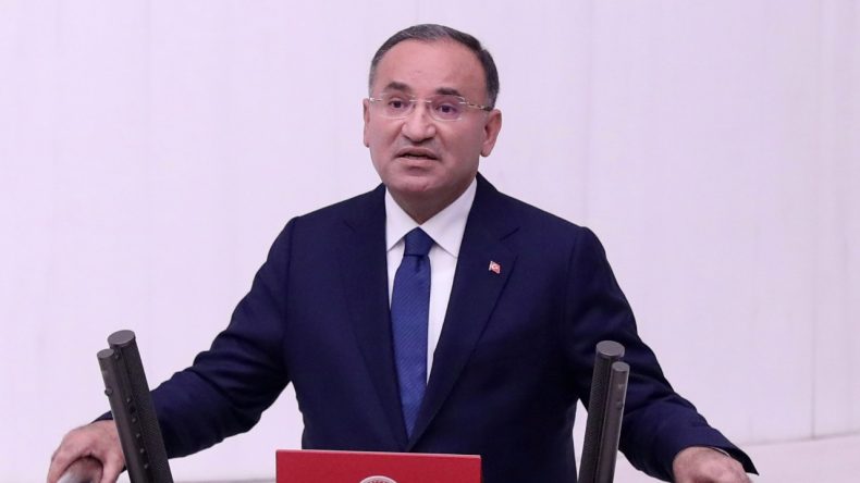 Bekir Bozdağ: Yokluğunuz bir dert, varlığınız ayrı bir dert oluşturuyor