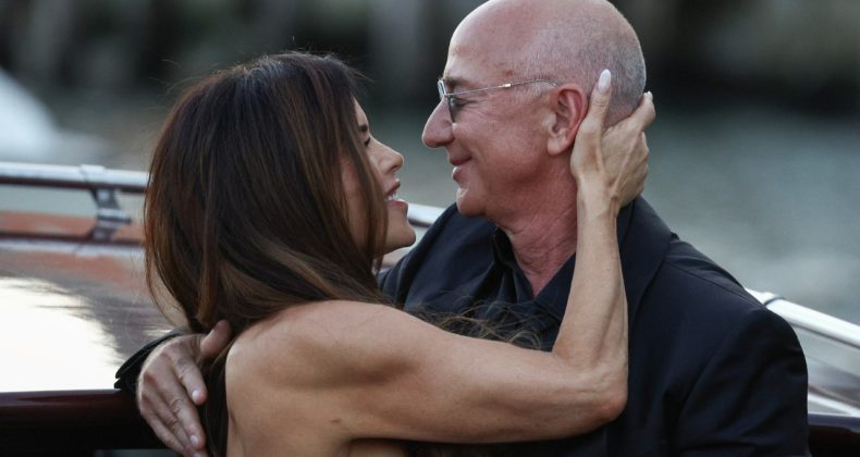 Çiçeği Burnunda Damat Jeff Bezos'tan Dev Hisse Satışı