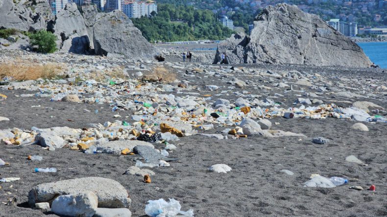 Çöp Tesisinin Kapanmasıyla Sahilde Çöpler Belirginleşti