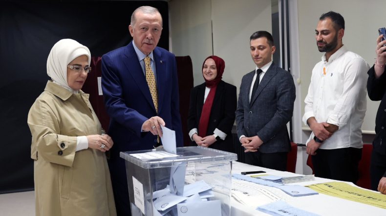 CHP 'Tarihte ilk' diye duyurmuştu… Bu kez AKP, anket paylaştı