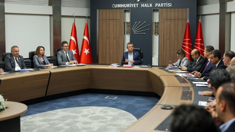 CHP MYK Olağanüstü Toplantı Gerçekleştirdi