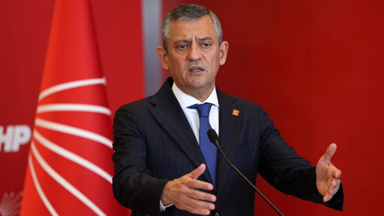 CHP'li Belediye Başkanlarına Gözaltı: Özgür Özel'den İlk Açıklama