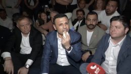 CHP'lilerden Emniyet Müdürlüğü Önünde Oturma Eylemi