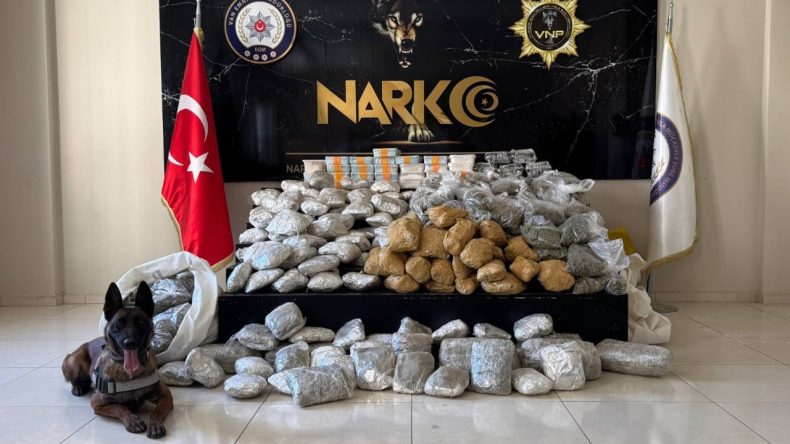 Durdurulan Kamyonette 122 Kilo Uyuşturucu Ele Geçirildi