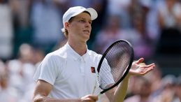 Dünya 1 numarası Sinner, Wimbledon'da 2. tura çıktı