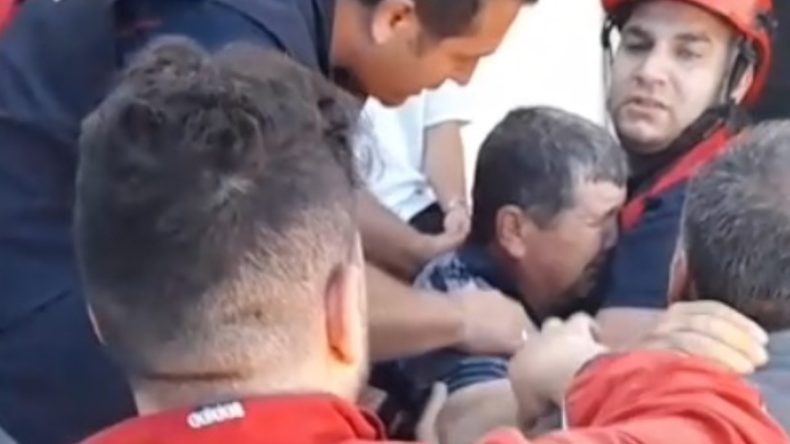 Düştüğü Kuyudan Kendini Kurtaran İtfaiye Personeline Sarılıp Ağladı