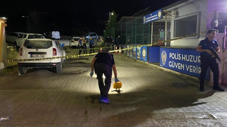 Emniyet Önünde Silahlı Çatışma: 2 Yaralı