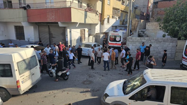 Husumetliler Arasında Taş, Sopa ve Silahlı Kavga: 8 Yaralı