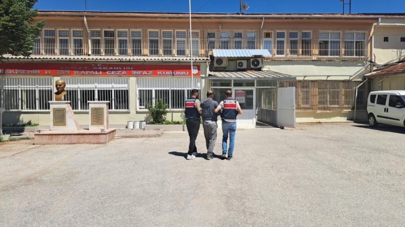 Interpol Kırmızı Bültenle Aranan Şahıs Eskişehir'de Ele Geçirildi
