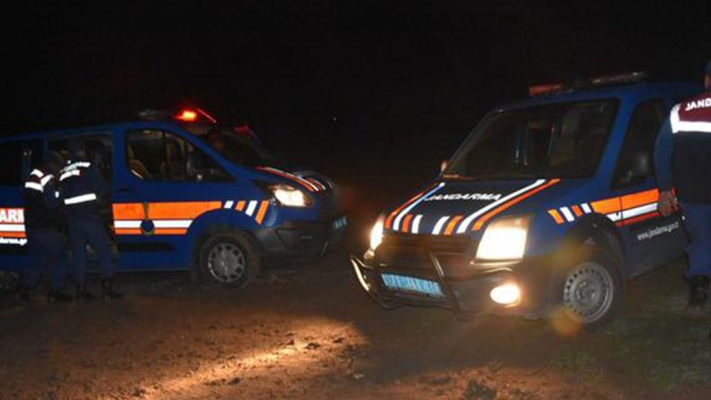 Işığı Görünce Mahalleli Harekete Geçti: Şüphelileri Yakalayıp Jandarmaya Teslim Ettiler