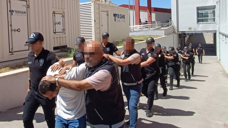 İstanbul'da Peş Peşe Kaçakçılık Operasyonları