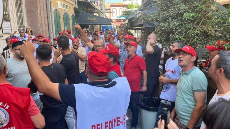 İzmir'de Arkadaşlar İçin Eylem: Ekmeğinizi Aldınız