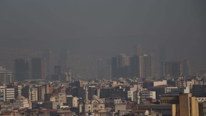 İzmir'de Hava Kirliliği Tehlikesi: DSÖ Sınırlarının 5 Kat Üstünde