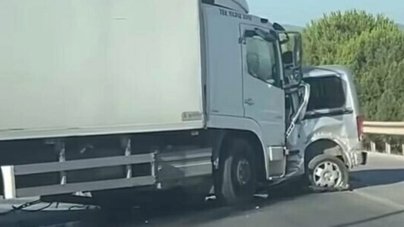 Karşı Şeride Geçen Araç TIR ile Çarpıştı: 1 Kişi Hayatını Kaybetti