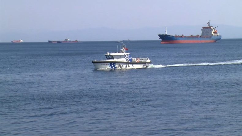 Kartal’da denize giren kişi kayboldu