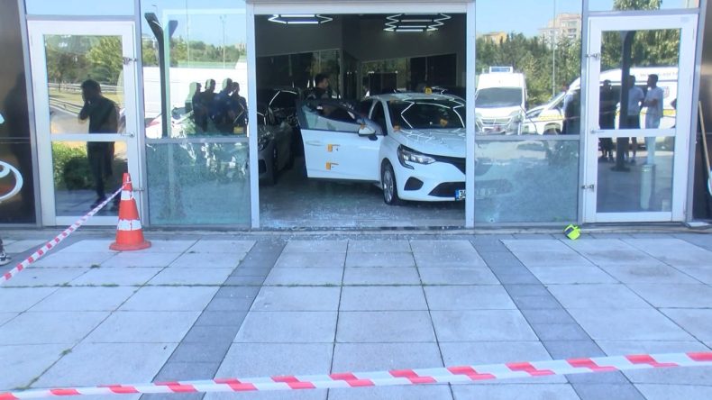 Küçükçekmece'de Oto Galeriye Silahlı Saldırı