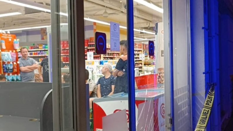 Markette Kasa Sırası Tartışması! Biri Çocuk İki Kişiyi Vurdu