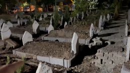 Mezarlıkta Nöbet Başlatıldı: 'Bir Gecede Yerinden Çıkardılar'