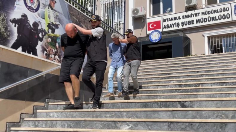 Oğlunun Arkadaşlarıyla Güvenerek Dolandırıldı