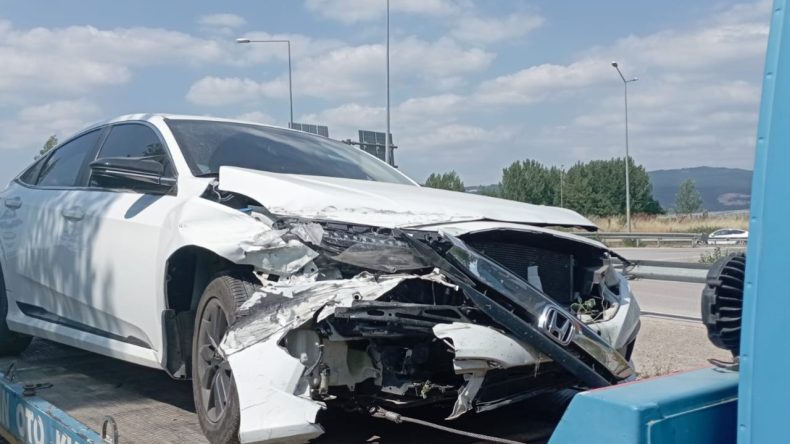 Otomobil Bariyere Çarptı: 4 Yaralı