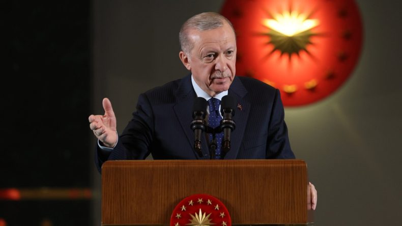 Ömer Çelik Duyurdu: 'Cumhurbaşkanımız Tarihi Bir Açıklama Yapacak'