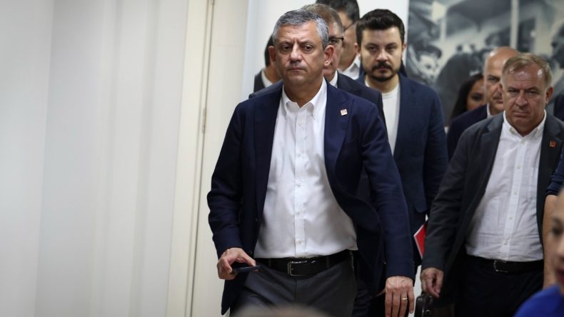 Özgür Özel'den Erdoğan'a Karikatür Cevabı: Dön ve Tekirdağ Vekilinle Uğraş