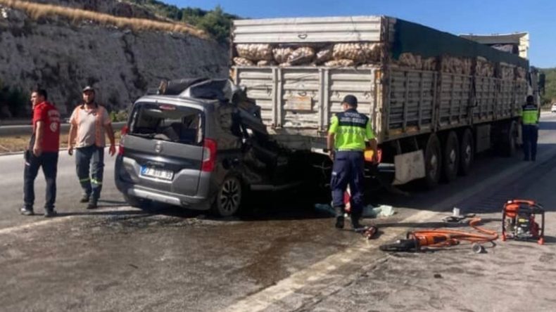 Pozantı-Adana Otoyolu'nda Kaza: 5 Kişi Hayatını Kaybetti, 1 Kişi Ağır Yaralı