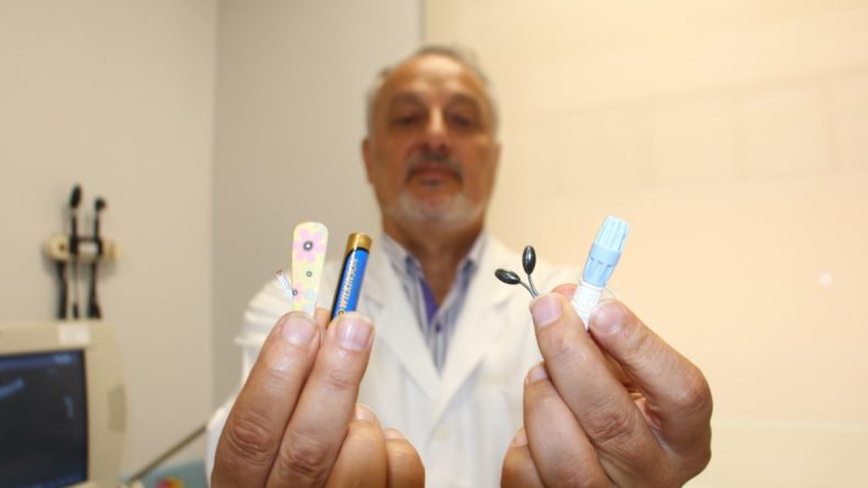 Profesörün İlginç Koleksiyonu: Para, Pil, Mıknatıs… Hepsi Çocukların Midesinden Çıktı