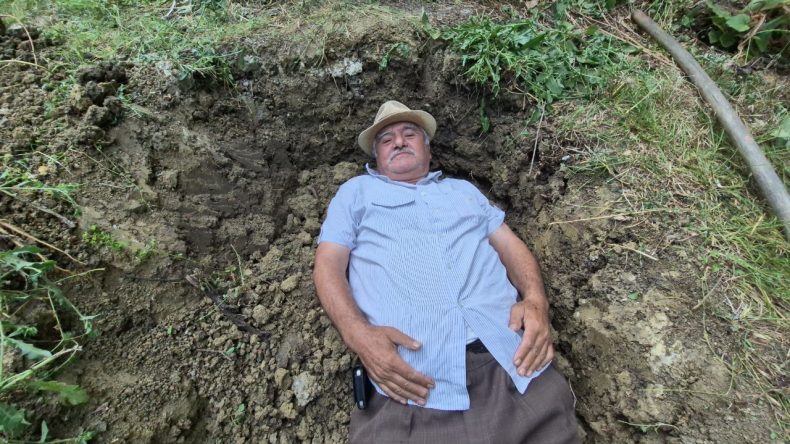 Rüyasında Mezarını Kazmaya Karar Verdi