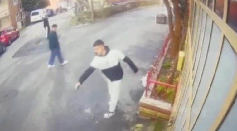 Saçına Çizik Atan Arkadaşına Kurşun Sıktı