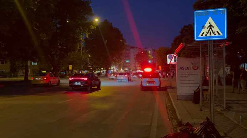Sevgilisiyle Yürüyüşte Kar Maskeli Saldırı