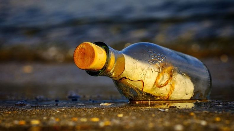 Şişeyle denize atılan mektup 13 yıl sonra kilometrelerce ötede bulundu