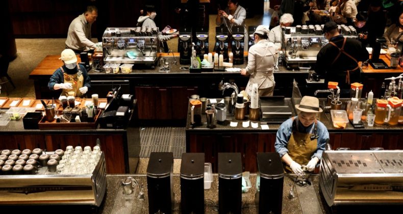 Starbucks Çin'deki Rekabette Geri Adım Attı, Rakibi New York'ta Hizmete Girdi