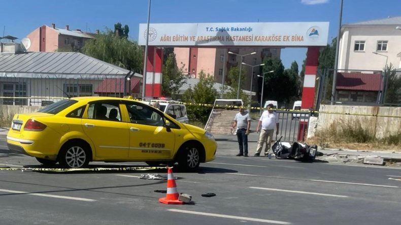 Ticari Taksi ve Motosiklet Çarpıştı: Karı-Koca Hayatını Kaybetti