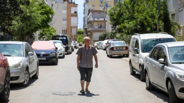 Torunlarıyla Birlikte Tahliye Ediliyor: Sokak Sokak Ev Arıyor