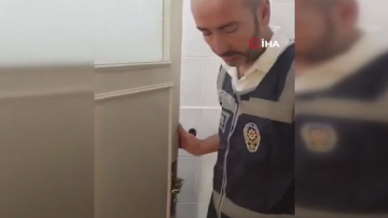 Tuvalette Yakalanan Hızla Kaçan Şahıslar