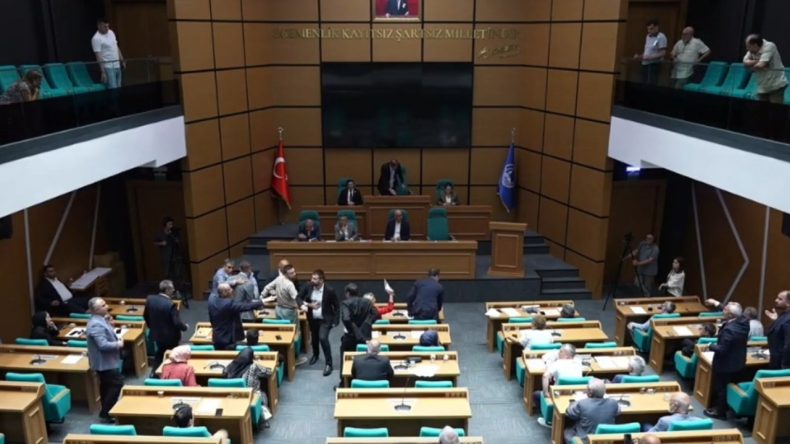 Üsküdar Belediye Meclisi’nde Manavgat Gerilimi: Oturuma Ara Verildi