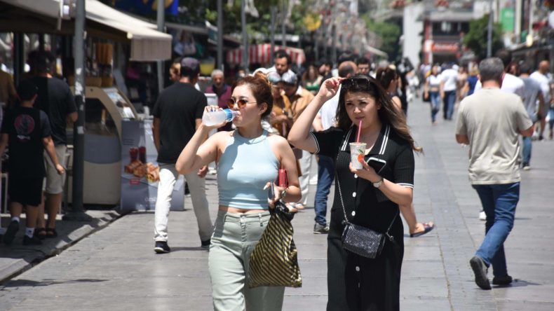 Uzmanlar Uyarıyor: Güneşte Kalma Süresi 15 Dakikayı Geçmemeli