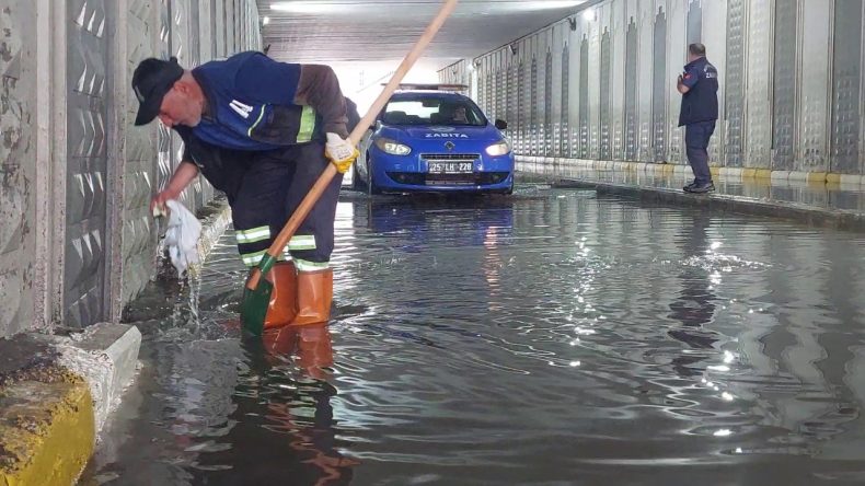 Yarım Saatlik Sağanak, Şehri Felç Etti: Alt Geçitler Sular Altında Kaldı