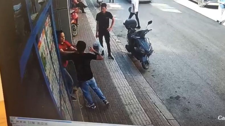 Zincir Markette Kasiyere Şok Yumruklu Saldırı